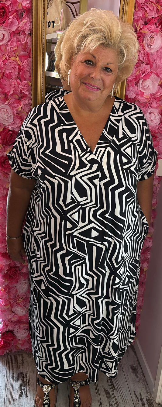 Jurk Autum Zwart-Wit Plus Size 48 t/m 54-56