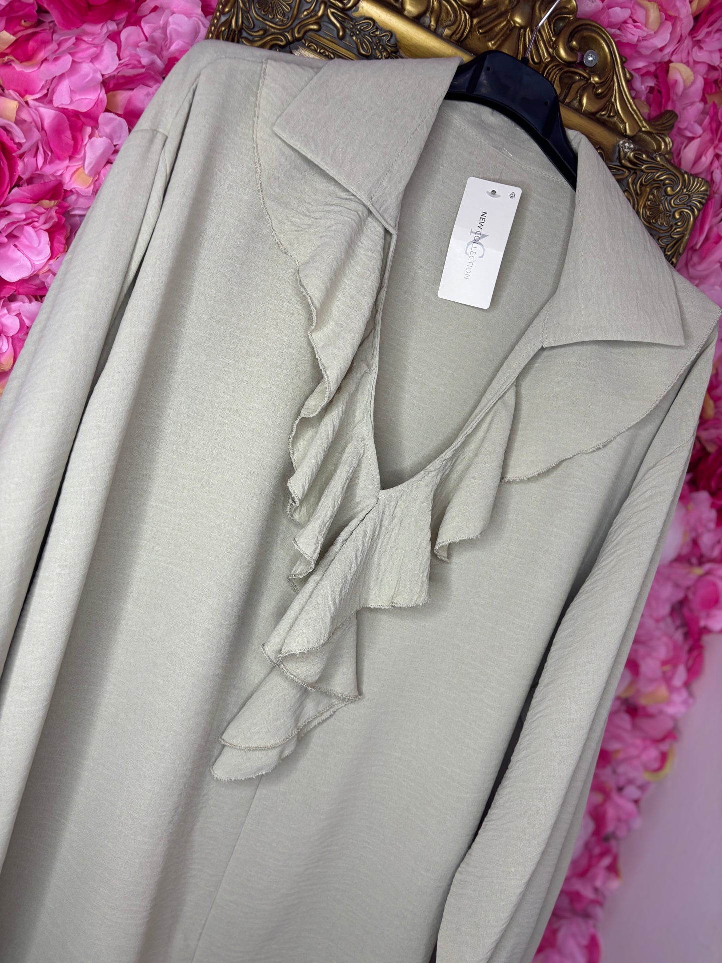 *LUCKY LOOK* Blouse Ruff Beige Plus Size maat 48 t/m 54