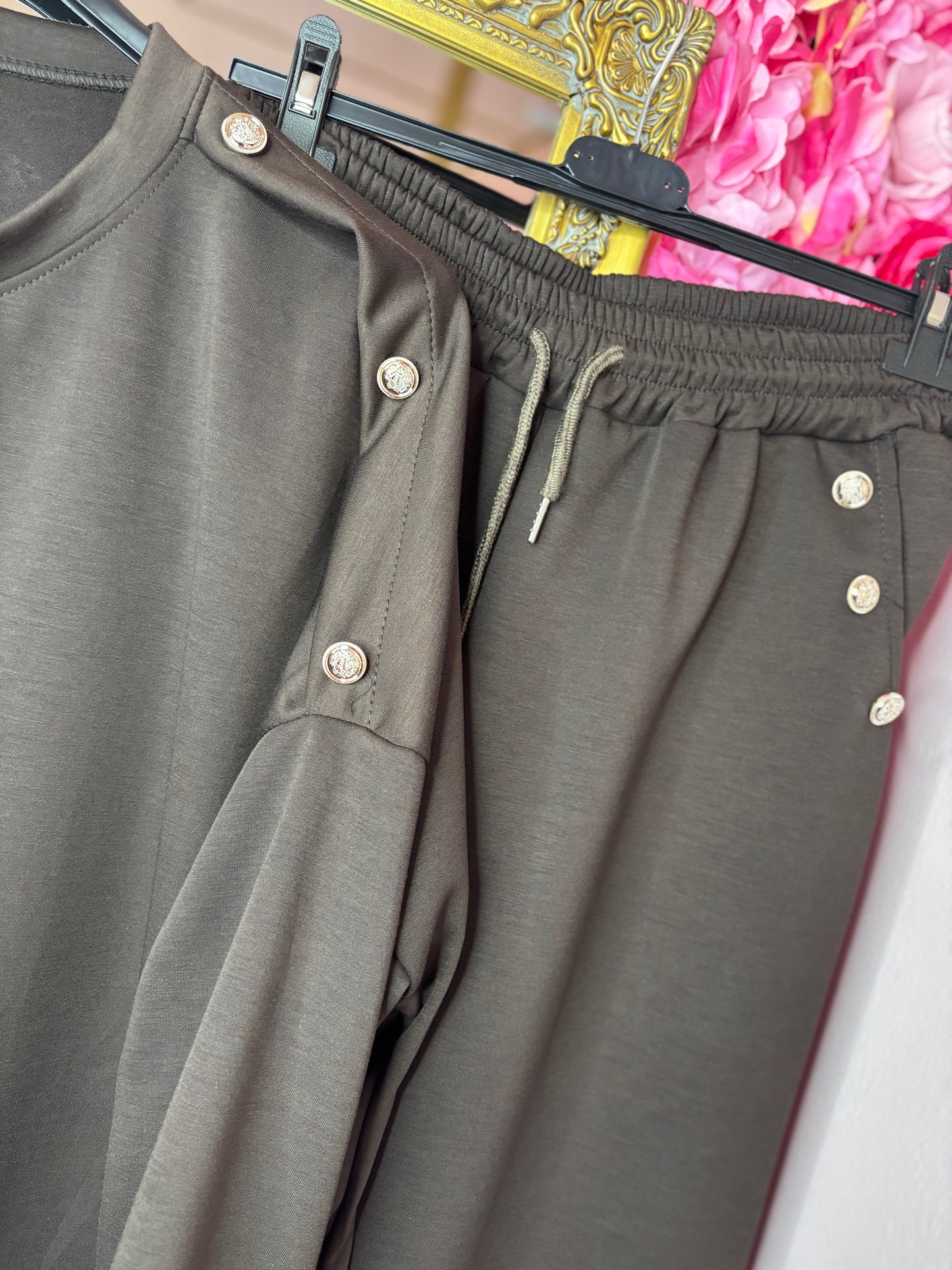 Comfy Set Button Bruin Plus Size maat 44 t/m 52