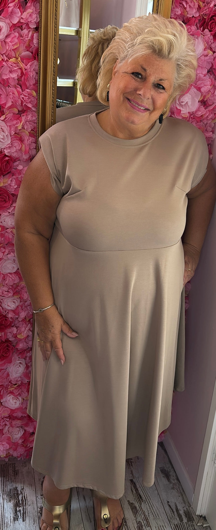 Jurk Soft Shoulder Taupe Plus Size 44 t/m 52