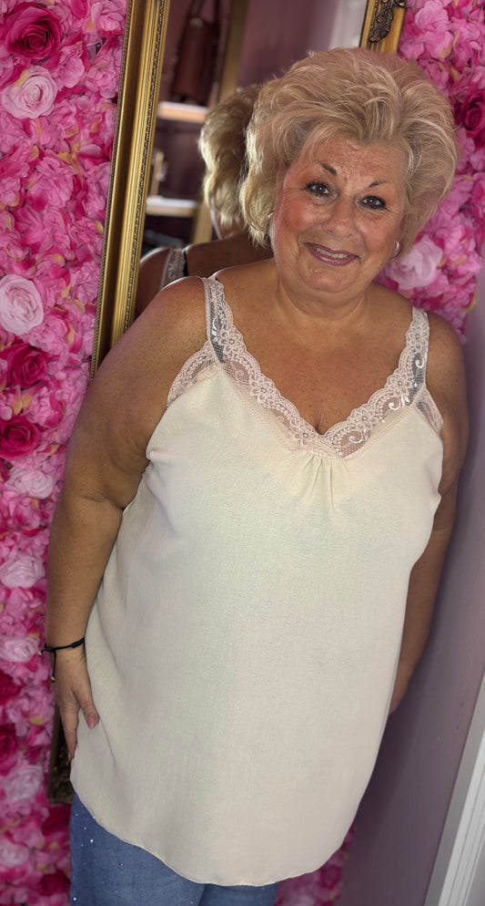 Top Chique Beige  Plus Size Maat 48 t/m 54