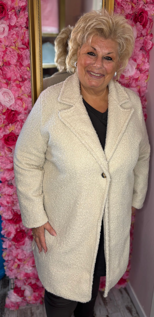 Tussenjas Boucle Creme Plus Size maat 48 t/m 54