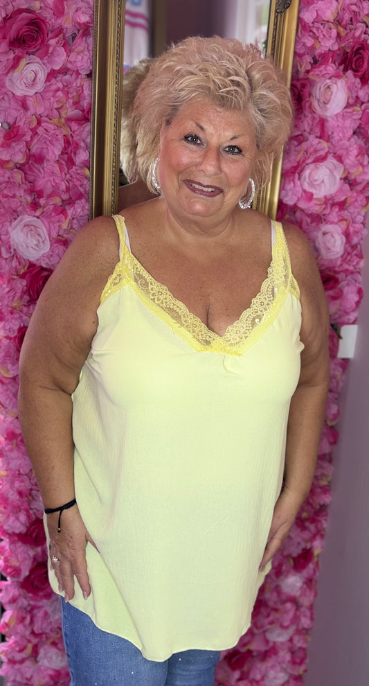 Top Chique Geel Plus Size Maat 48 t/m 54