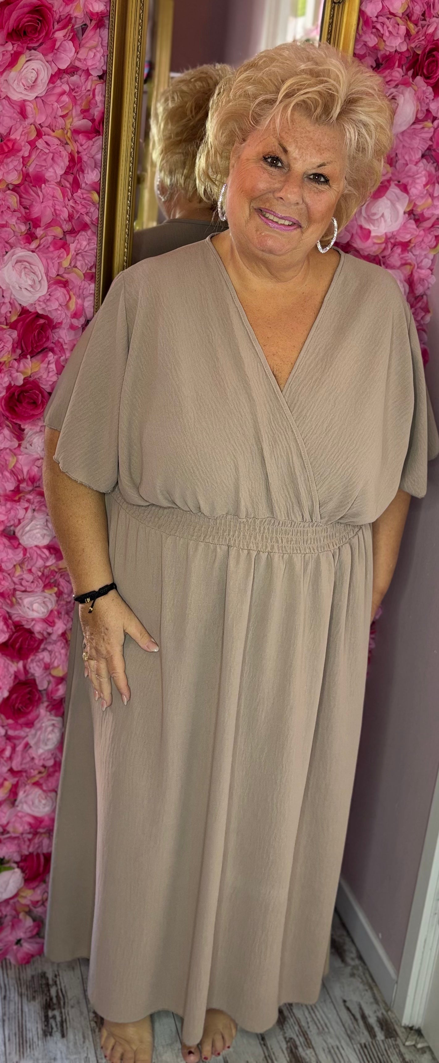 Lange Jurk Ela Taupe Maat 48 t/m 54-56