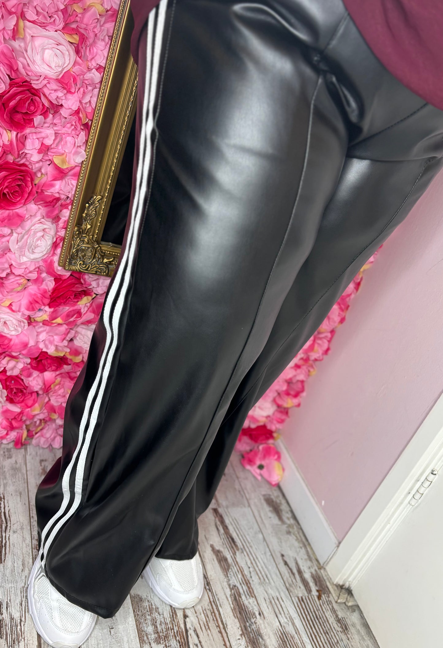 Broek Straight Stripe Leather Look Zwart Plus Size Maat 46 t/m 52