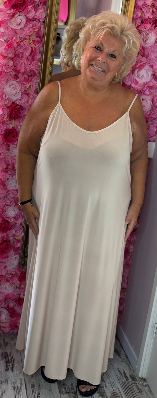 Lange Jurk Holiday Beige Plus Size Maat 48 t/m 54