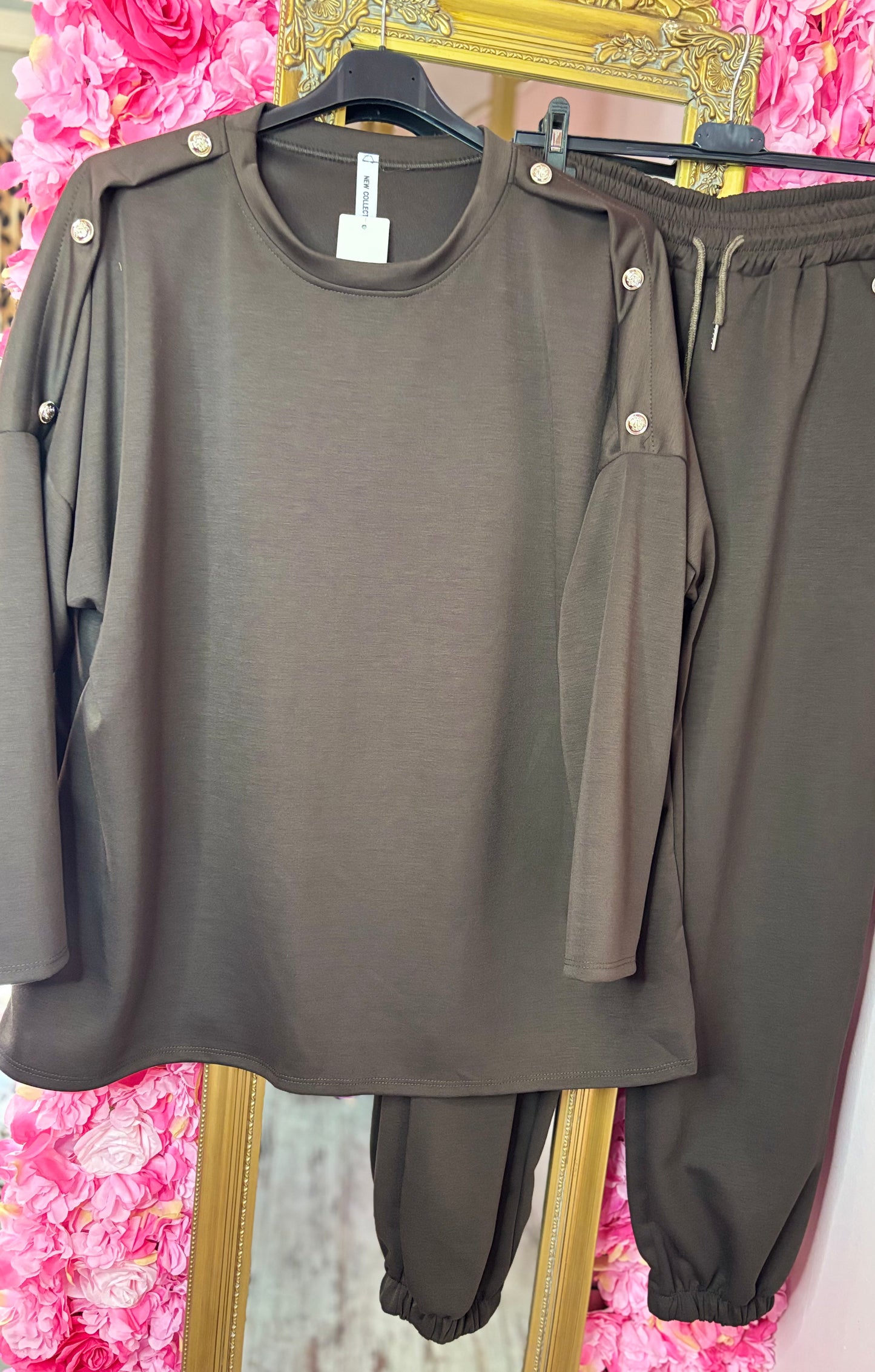 Comfy Set Button Bruin Plus Size maat 44 t/m 52