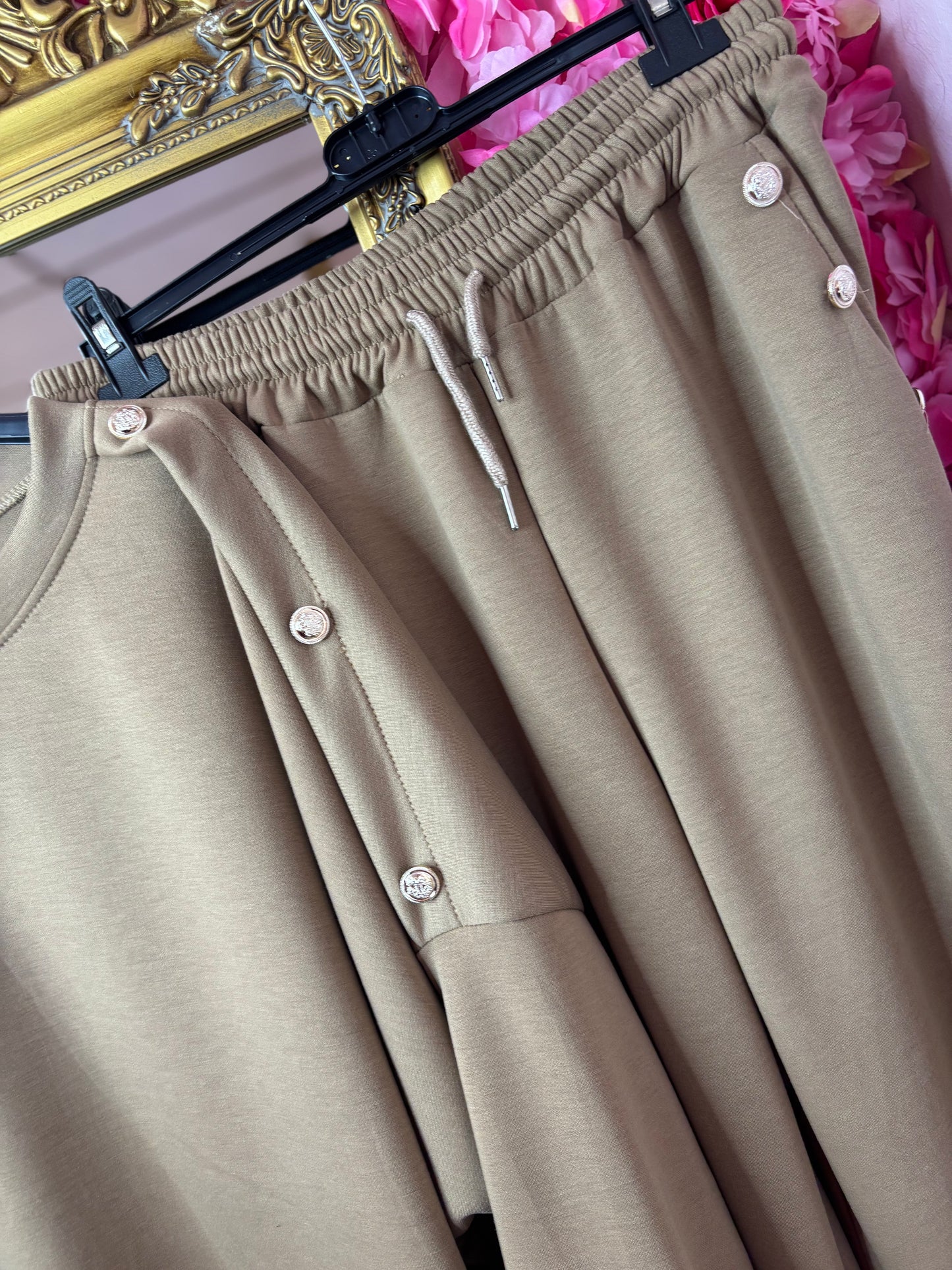 Comfy Set Button Camel Plus Size maat 44 t/m 52