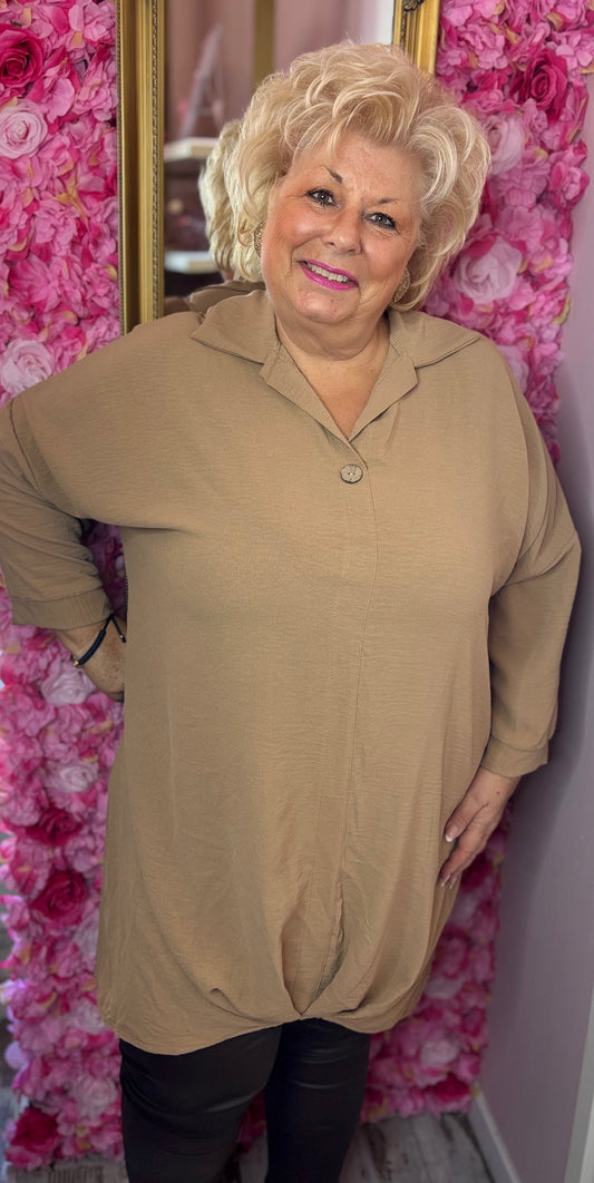 Blouse Chloe Camel Plus Size maat 48 t/m 54