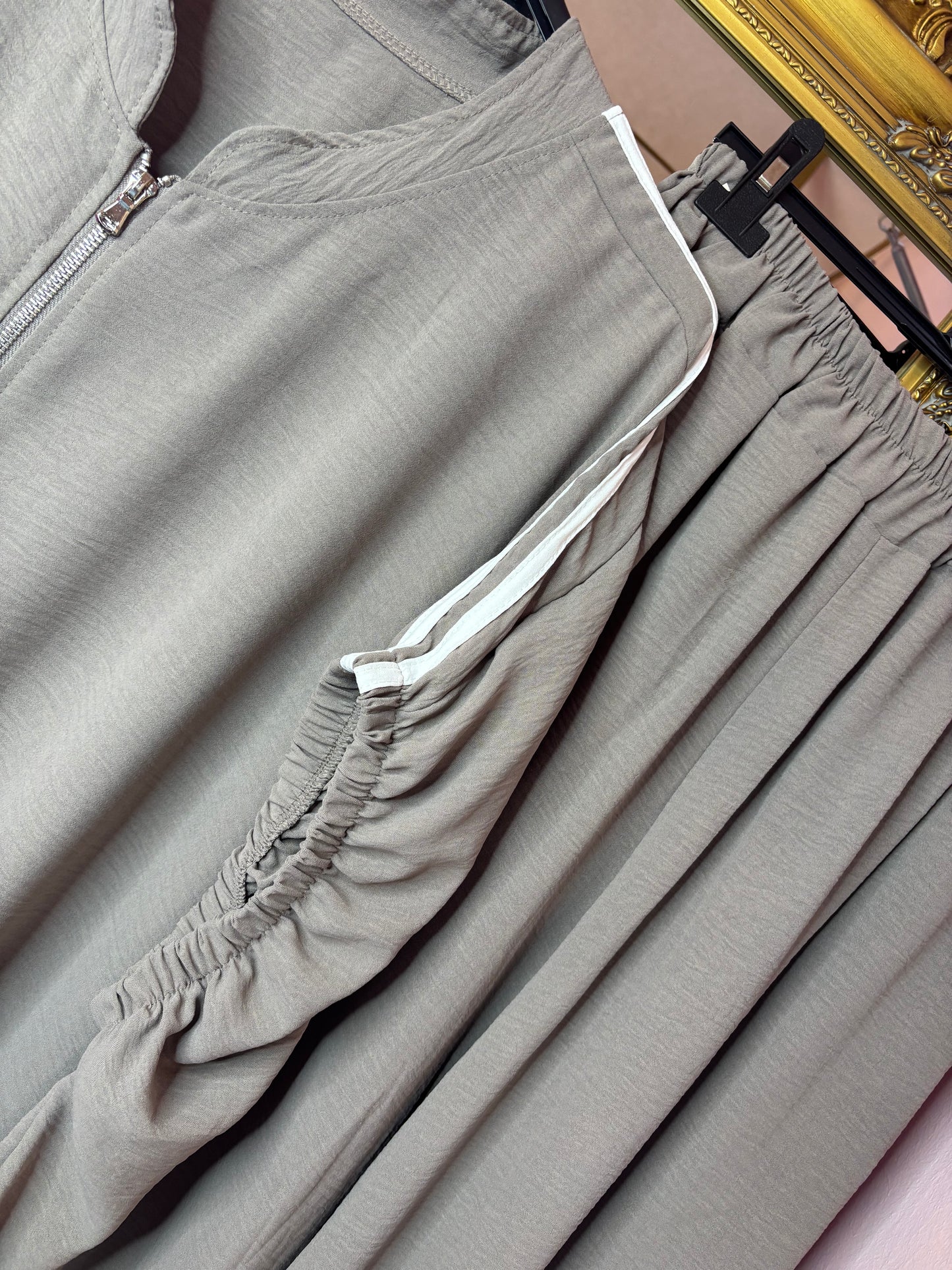Set Sporty Taupe Plus Size maat 48 t/m 54