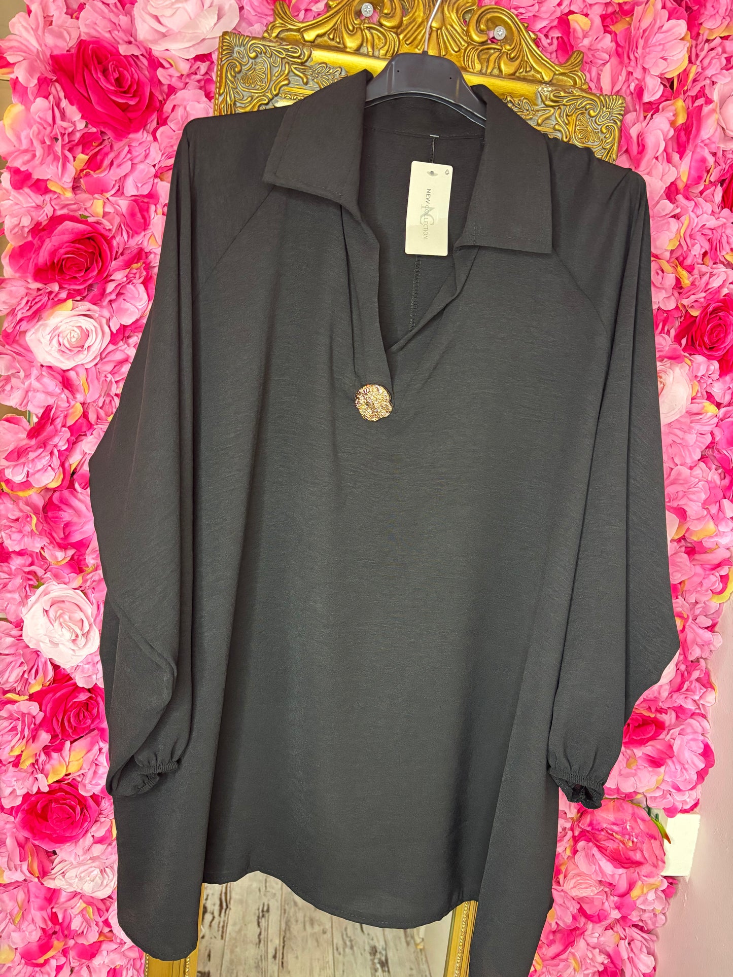 Blouse Golden Button Zwart Plus Size maat 48 t/m 54