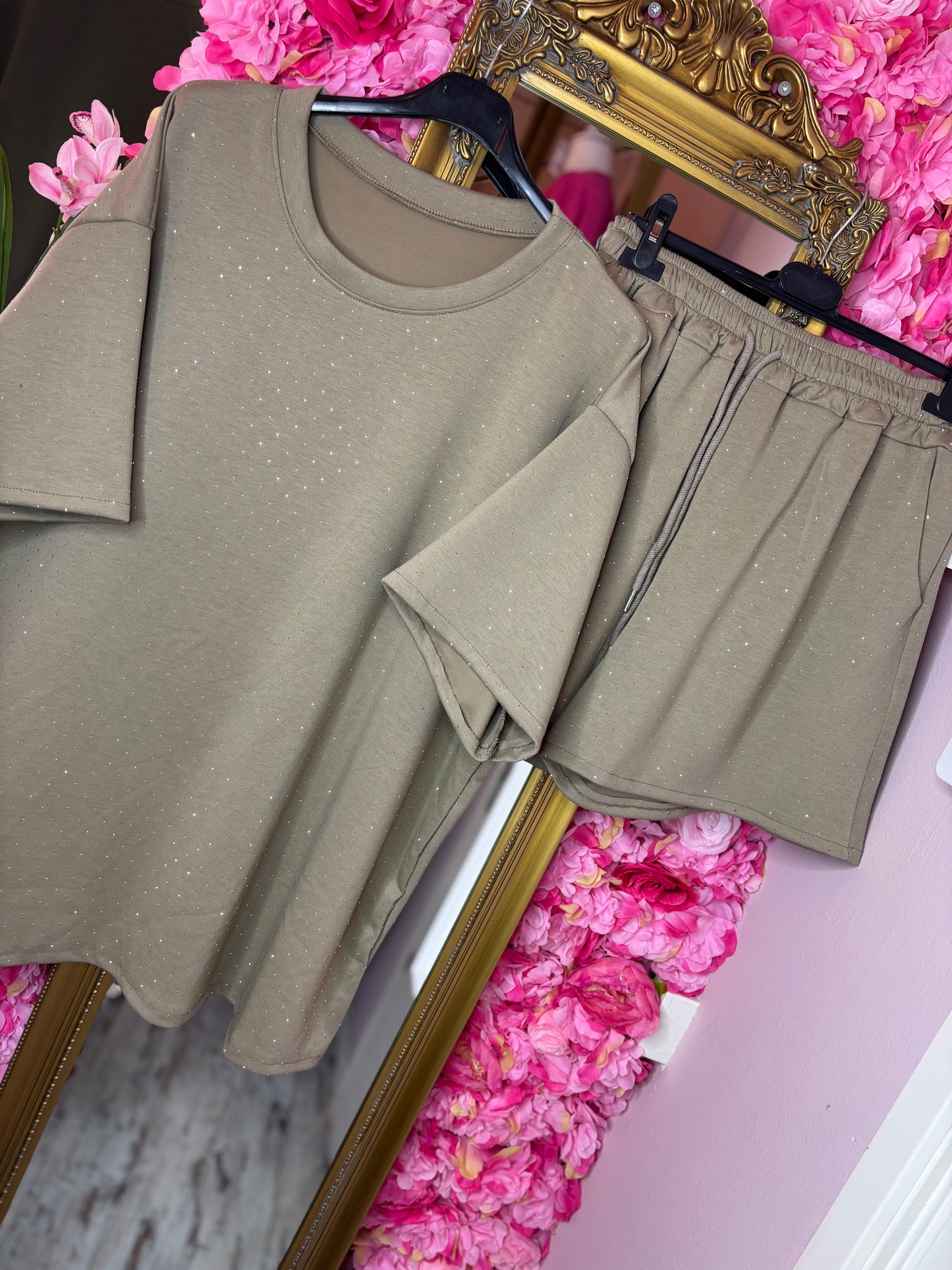 Comfy Set Strass Korte Broek Taupe Plus Size maat 46 t/m 52
