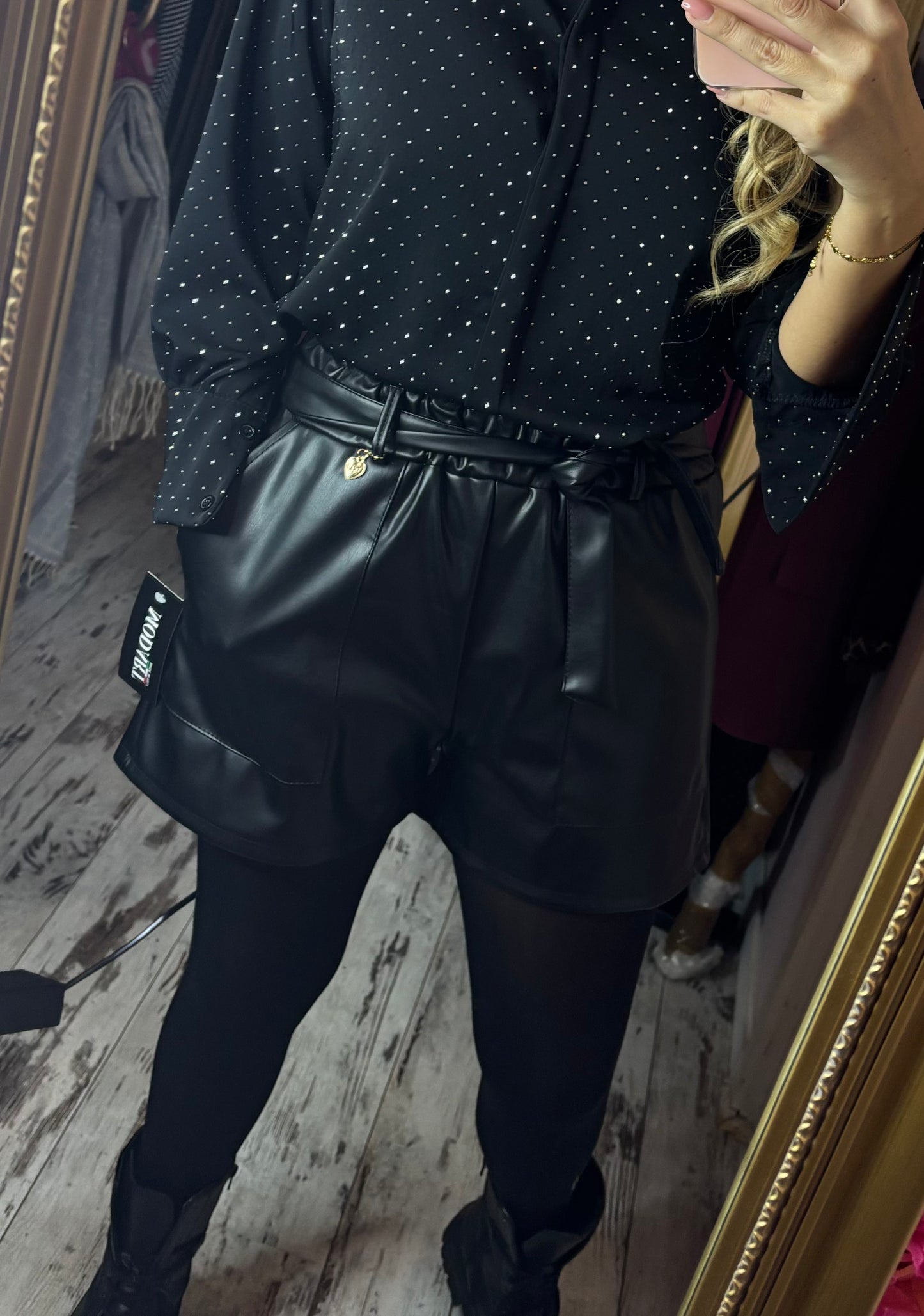 Short Leather Look Bowy tot maat 42-44