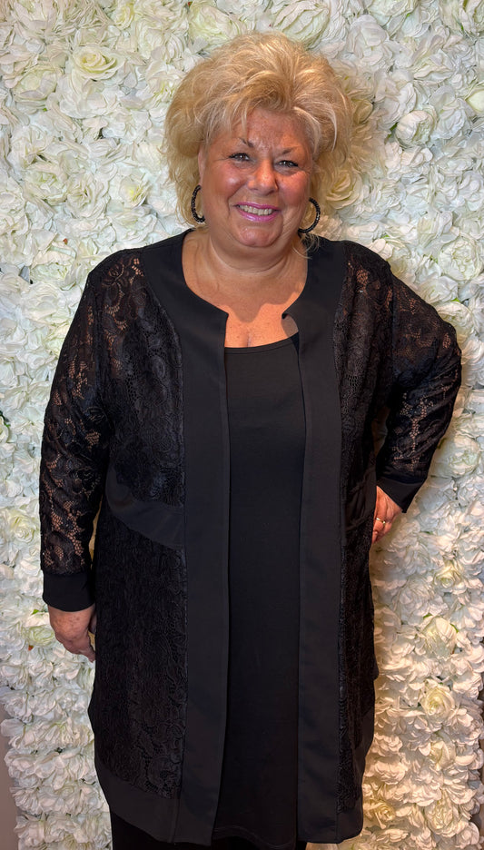 Magna Vest Zwart Kant Plus Size Maat 40-42