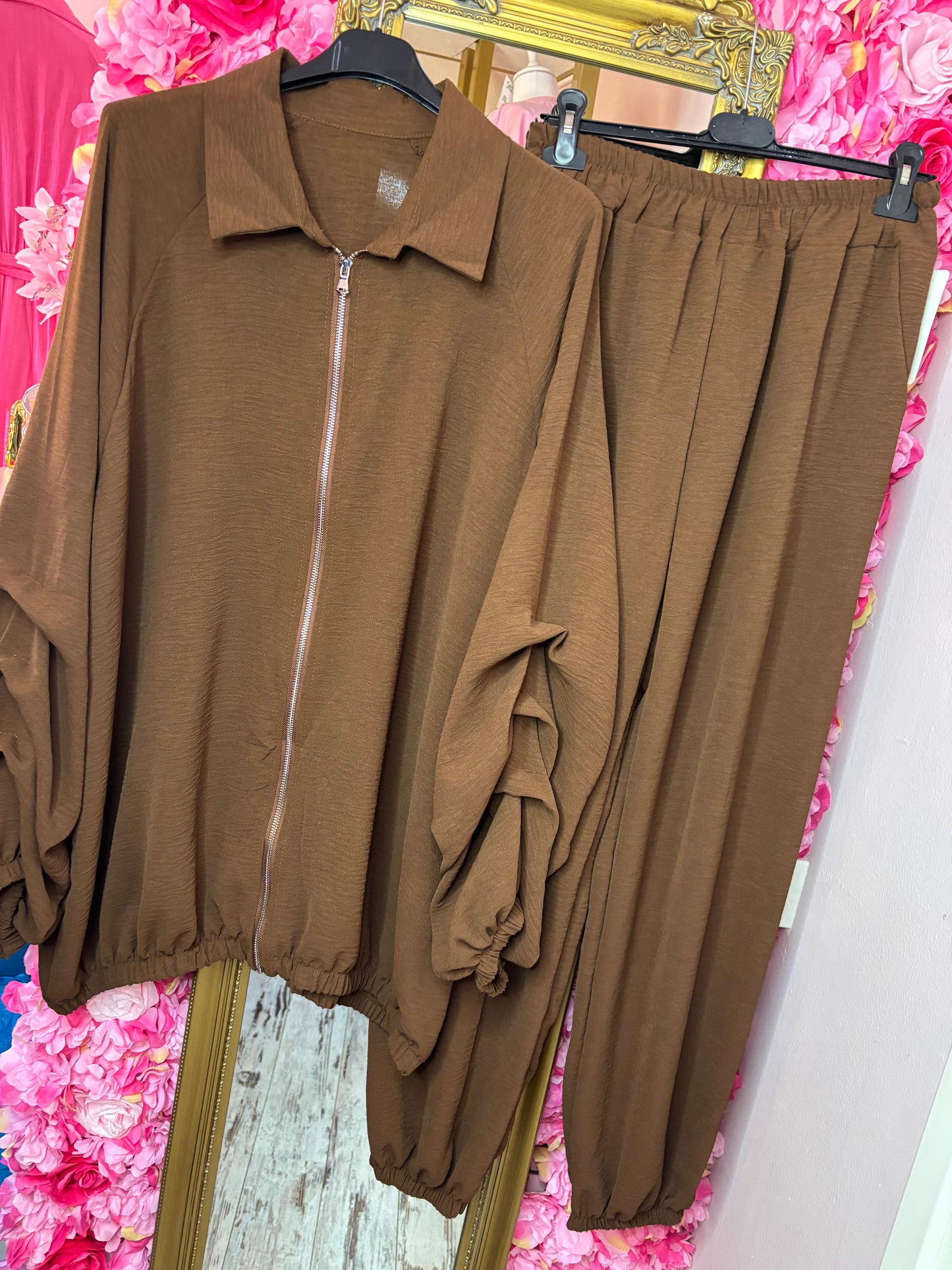Set Easy Chic Bruin Plus Size maat 48 t/m 54