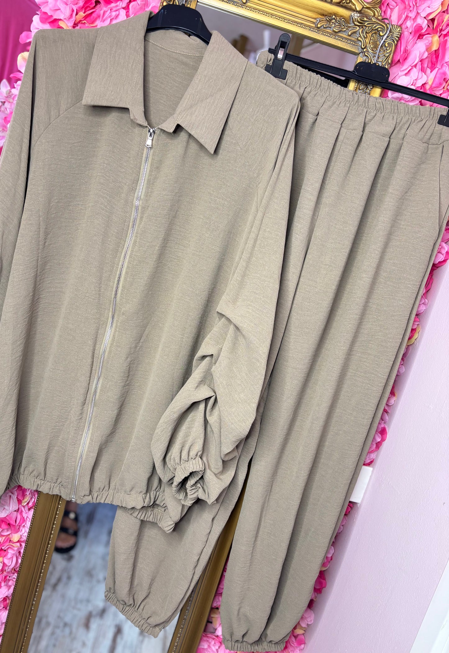 Set Easy Chic Taupe Plus Size maat 48 t/m 54