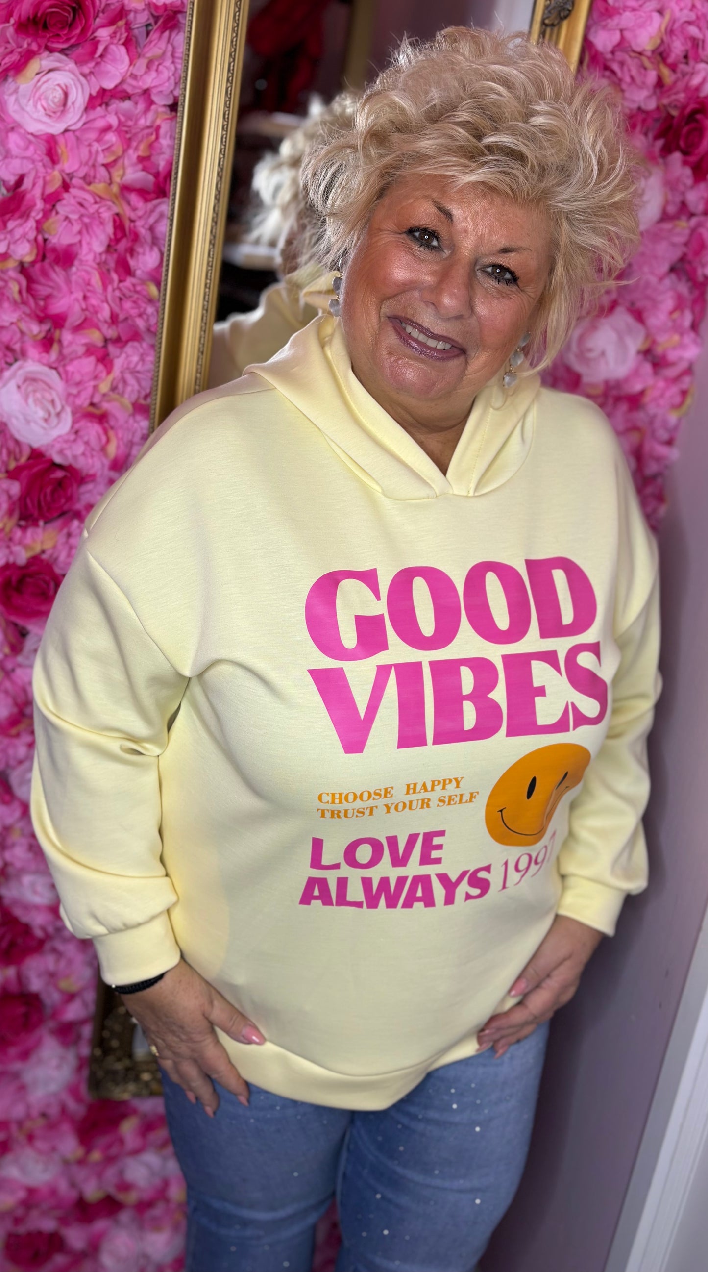 Hoodie Good Vibes Geel Plus Size Maat 44 t/m 50