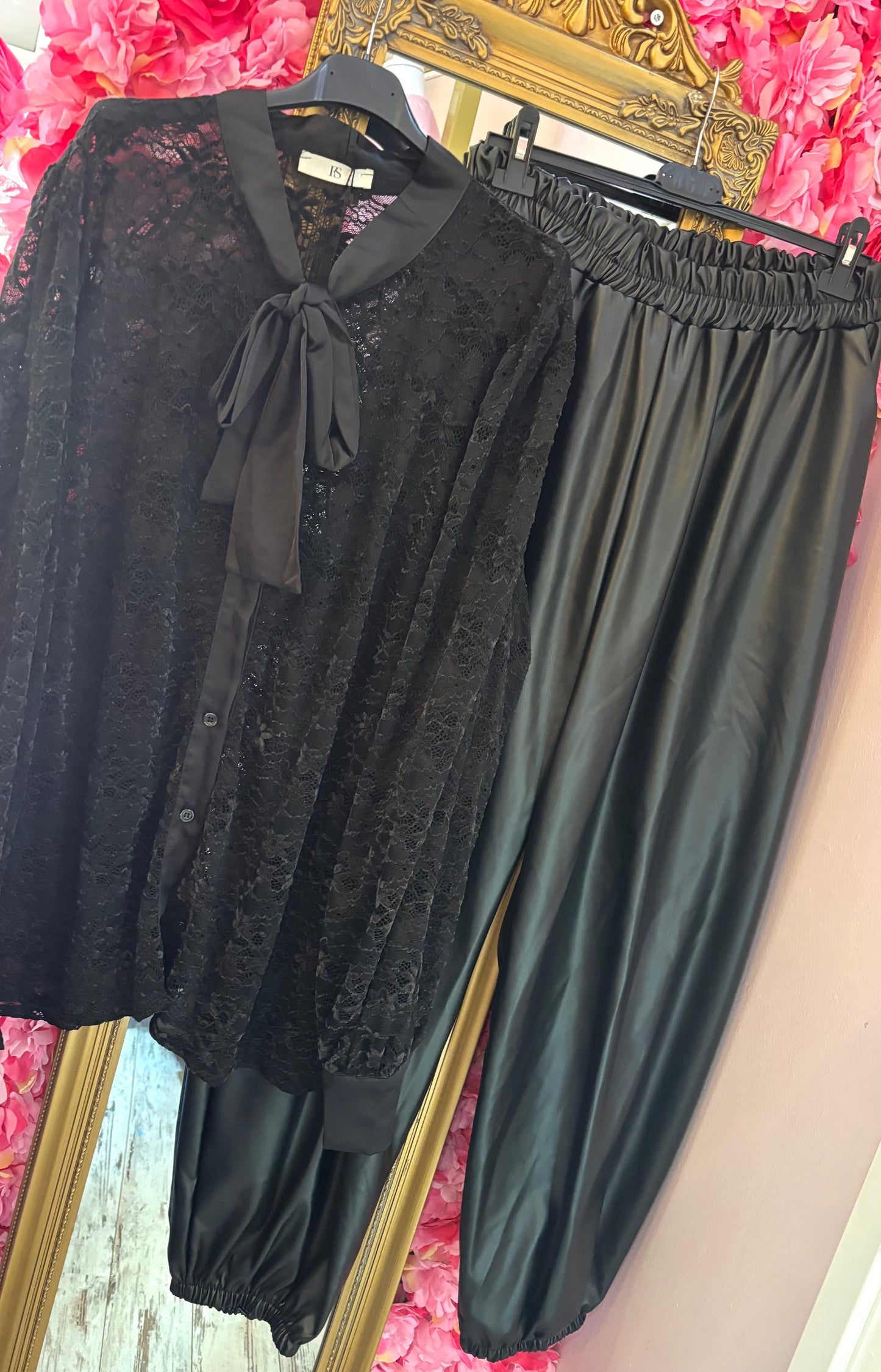 Blouse Romantic Lace Zwart Plus Size Maat 46 t/m 52