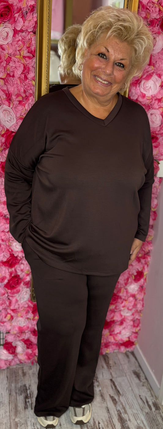 Comfy Set V-Neck Bruin Plus Size maat 46 t/m 52