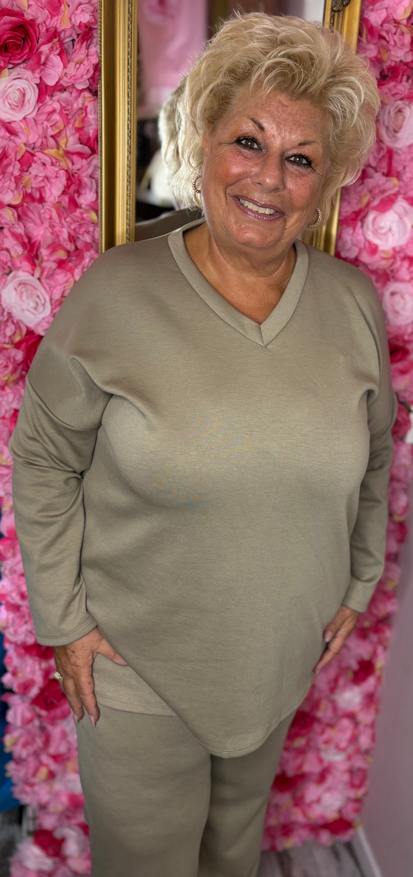 Comfy Set V-Neck Taupe Plus Size maat 46 t/m 52