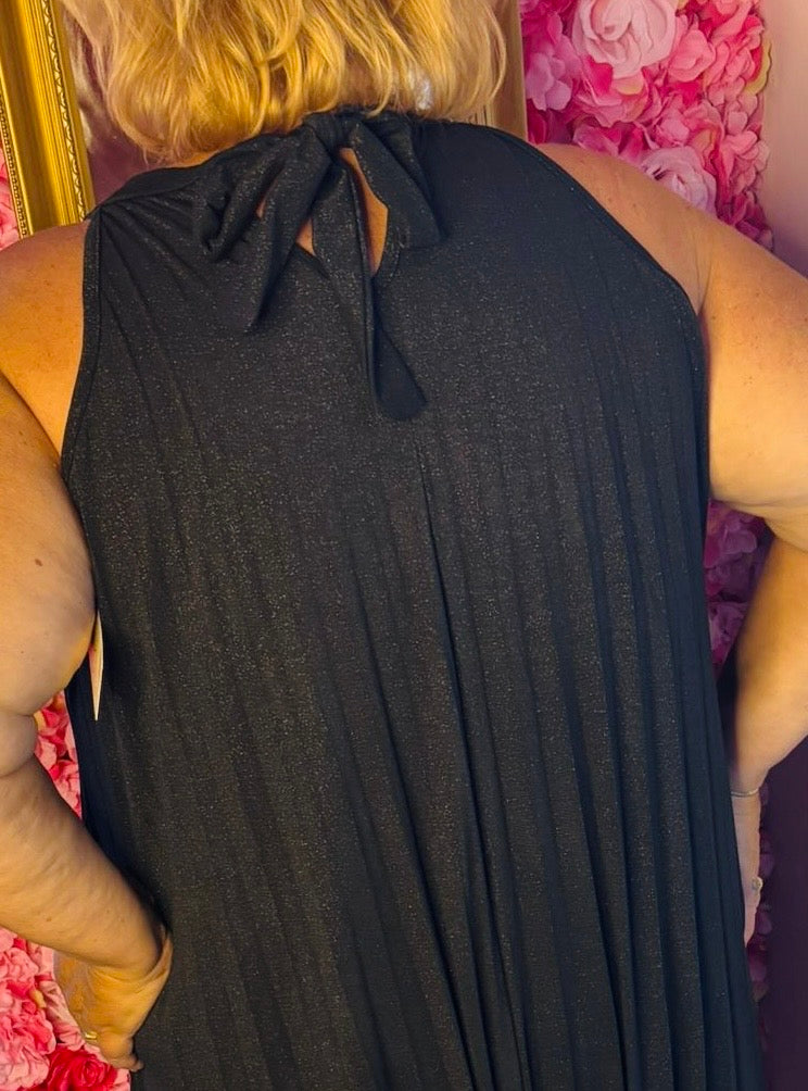 Lange Jurk Plisse Shine Zwart Plus Size 44 t/m 52-54